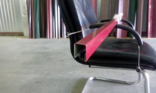 фото образца верхней оконтовки профлиста С8